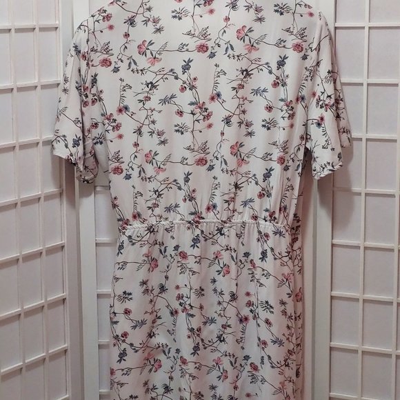 Trendsetter Floral Wrap Dress - Picture 3 of 8